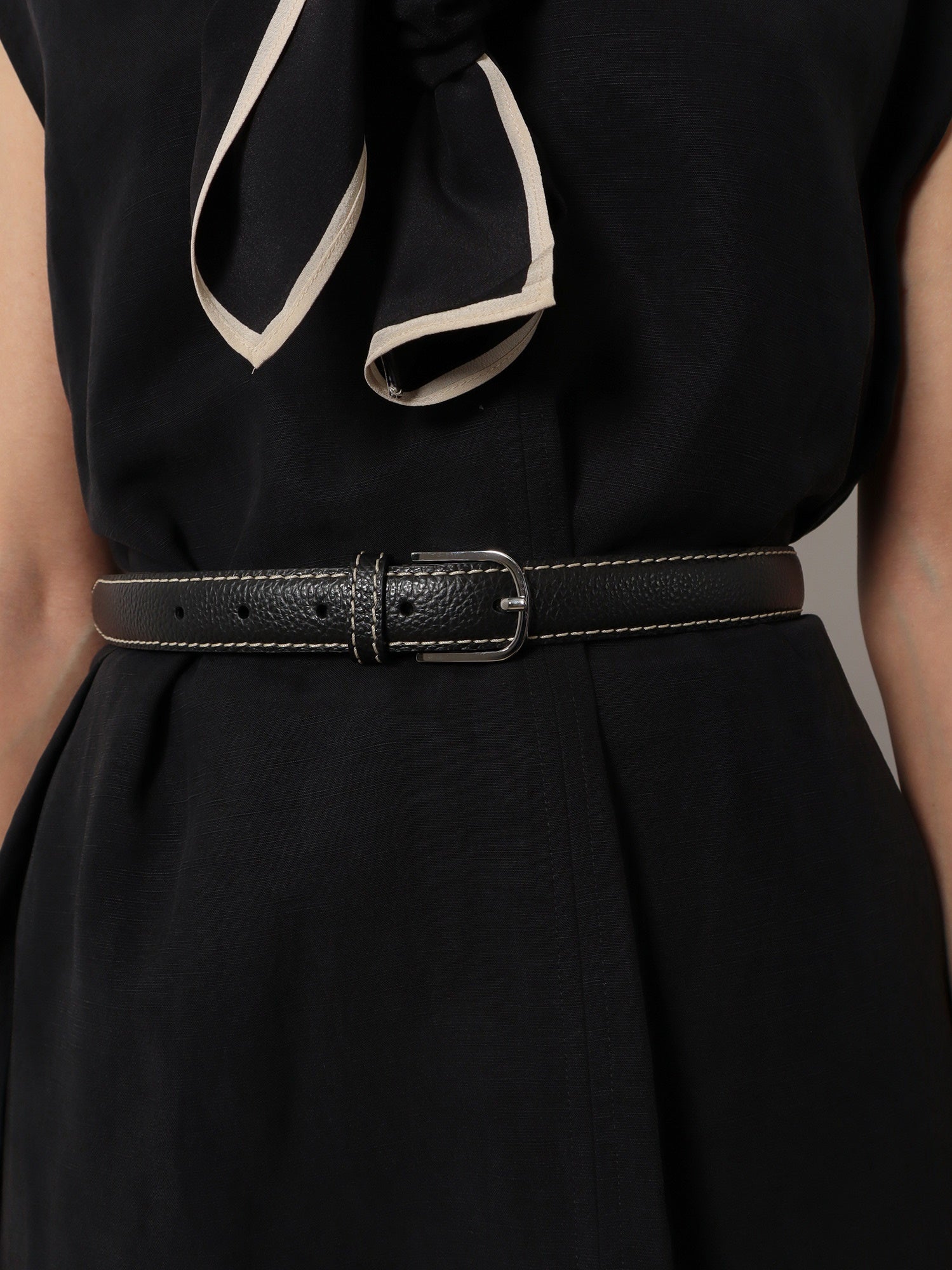 Toteme Women Slim Grained Leather Belt
