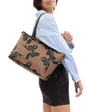 Coach Gallery Tote Bag In Signature Canvas With Bow Print